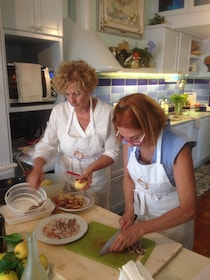 Private cooking class at a local's home in Naples