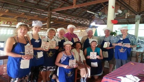 Clase de cocina de Baan Hongnual y visita al mercado