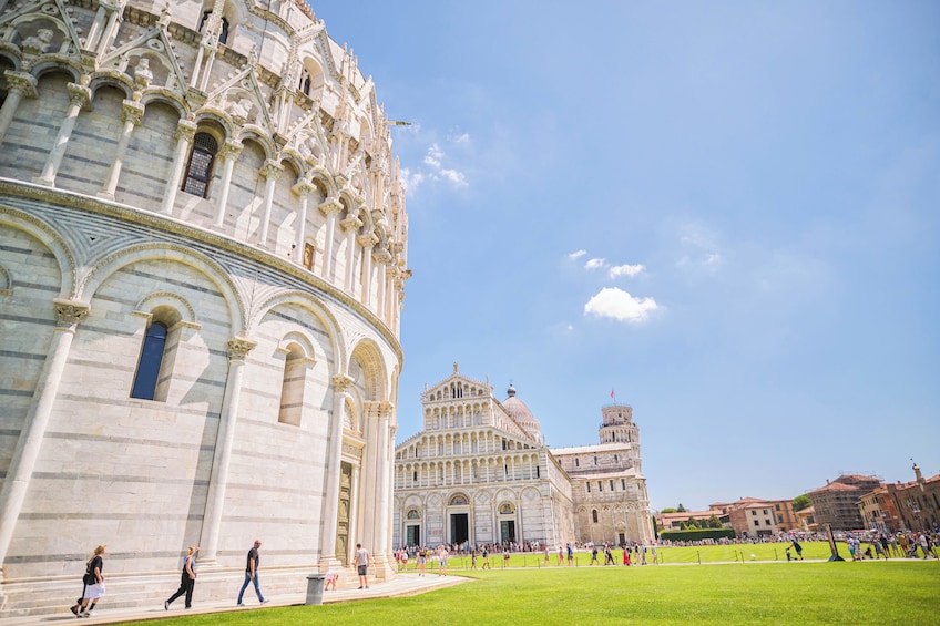 Pisa and Piazza dei Miracoli Half Day Tour from Florence