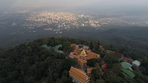 什么是多依苏提普寺和苗族山地部落