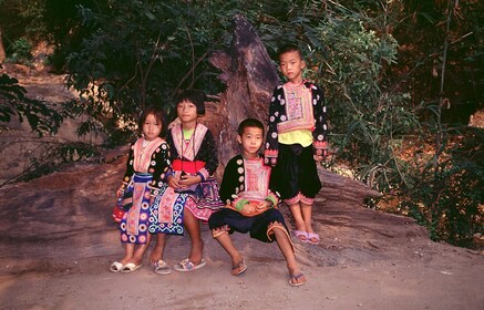 Doi Suthep-templet og White Meo Hilltribe-kulturtur
