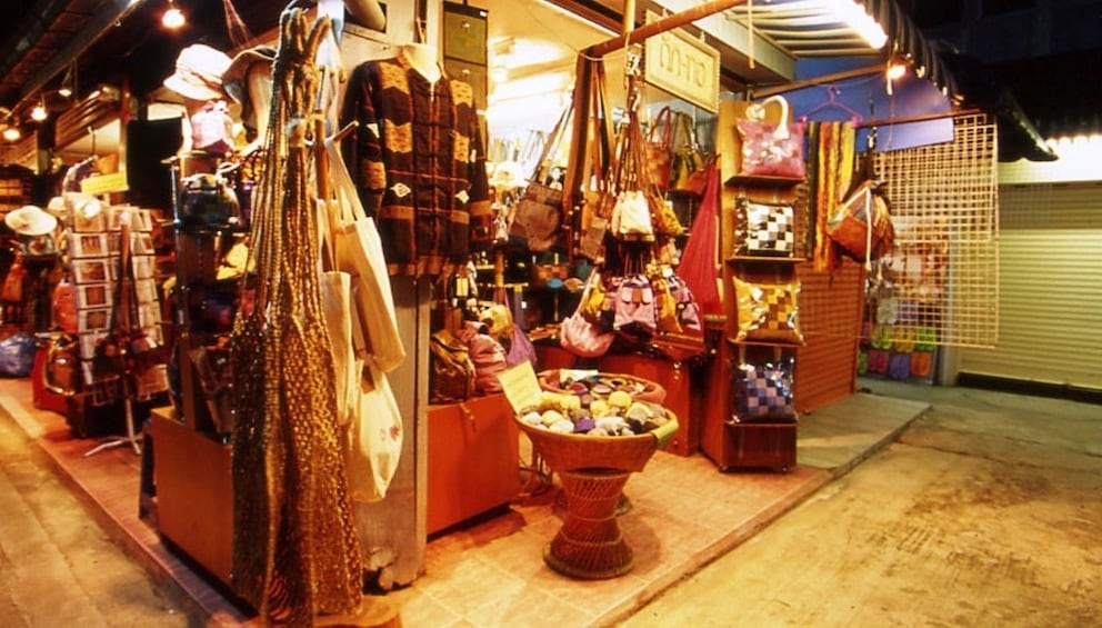 Chiang Rai by Night with Show, Dinner and Trishaw Ride