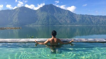 Bali Volcano Sunrise Trekking with Optional Hot Springs