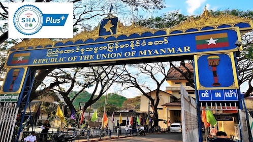 Myanmar Border-Crossing & Mae Khong River Cruise Tour 