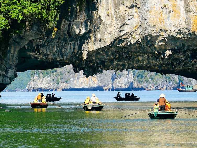 2-day Halong Bay - Bai Tu Long Bay Cruise on Deluxe Junk