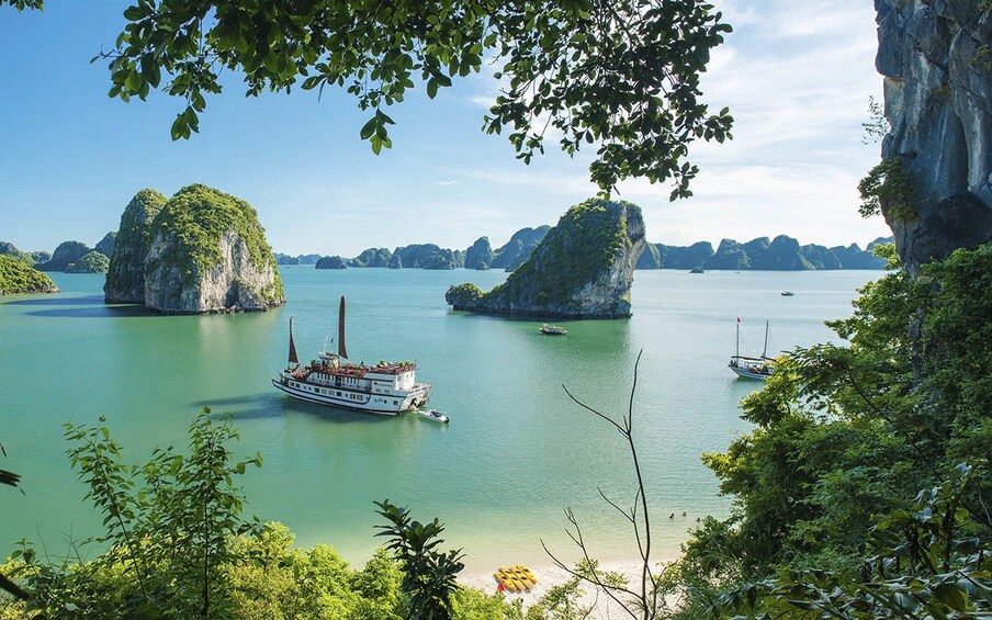 3-day Halong Bay - Bai Tu Long Bay Superior Junk Cruise