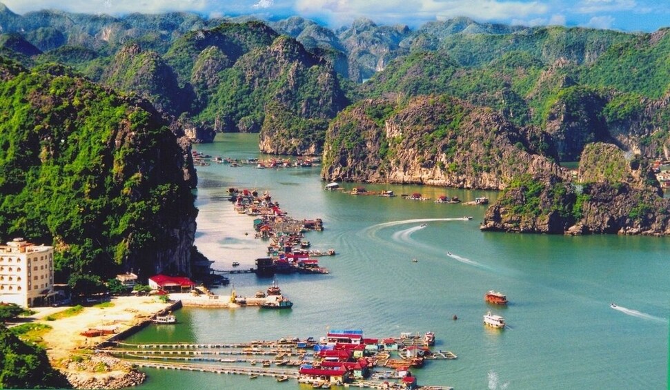 3-day Halong Bay - Bai Tu Long Bay Luxury Junk Cruise