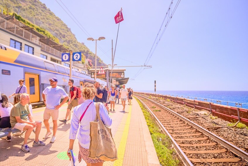 Cinque Terre: the scent of the sea from Florence