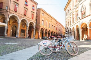 Bologna's Gelato and Slushy Bike Tour