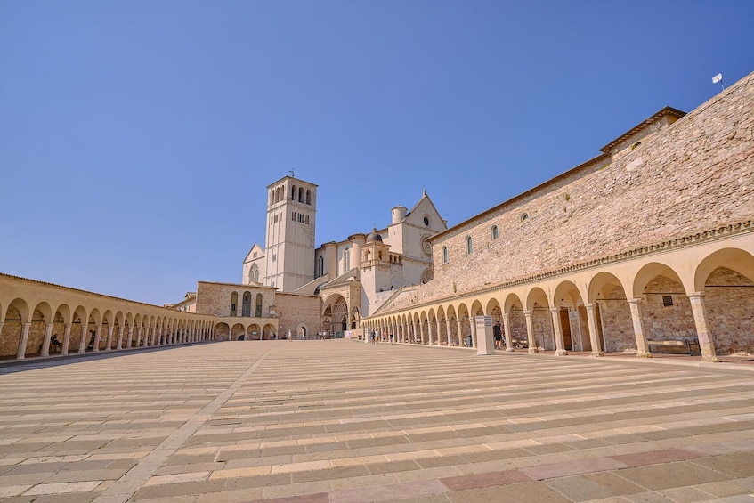 Heart of Umbria region: explore the mystic towns of Orvieto and Assisi