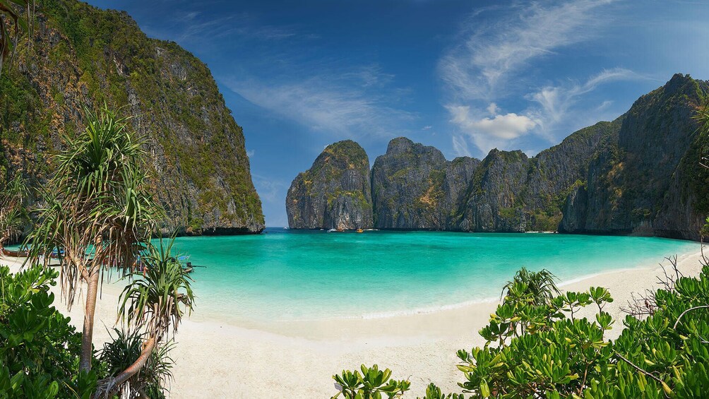 Phuket to Phi Phi by Ferry or vice versa