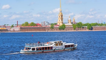Private St. Petersburg Sightseeing and Neva River Cruise