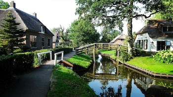 Private Sightseeing Tour to Giethoorn from Amsterdam