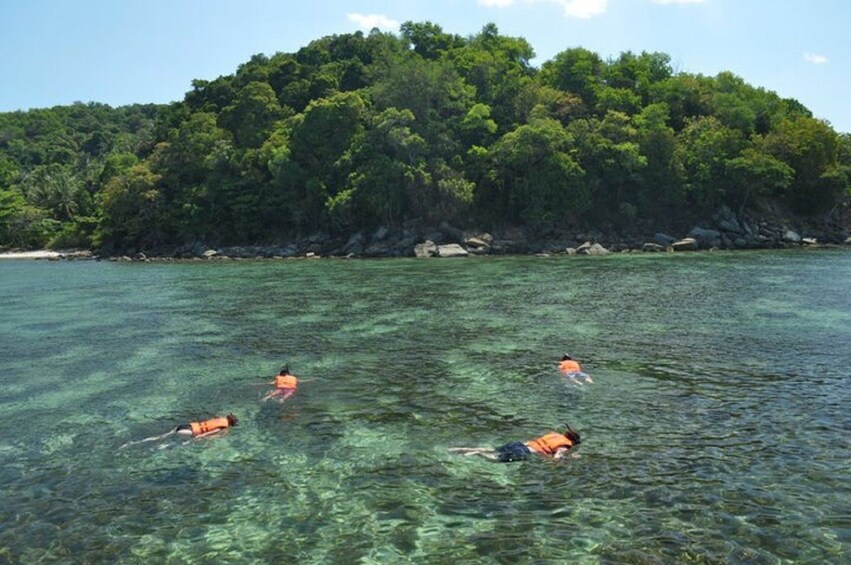 Group snorkeling in Pandan Pandan Island

