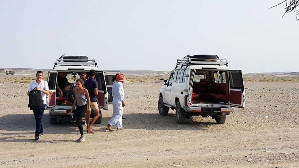 Tourists and jeeps with open trunks in the Hurghada desert