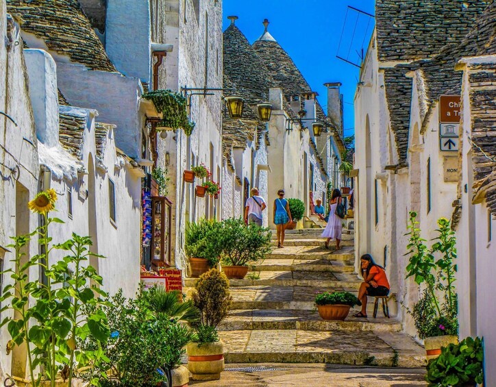 Tour of Alberobello 