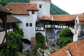 Private Tour to Dracula Castle and Brasov