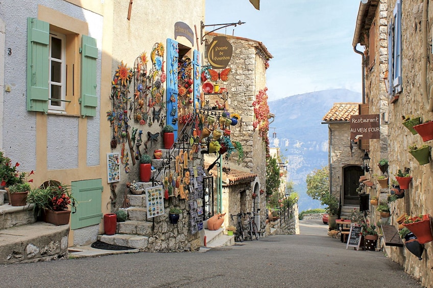 Gourdon village in tour of Provence