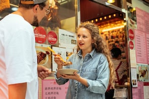 Night Market and Street Food Private Tour in Hong Kong