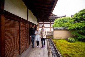Expert-Led Private Tour of Kyoto's Gardens and Landscapes
