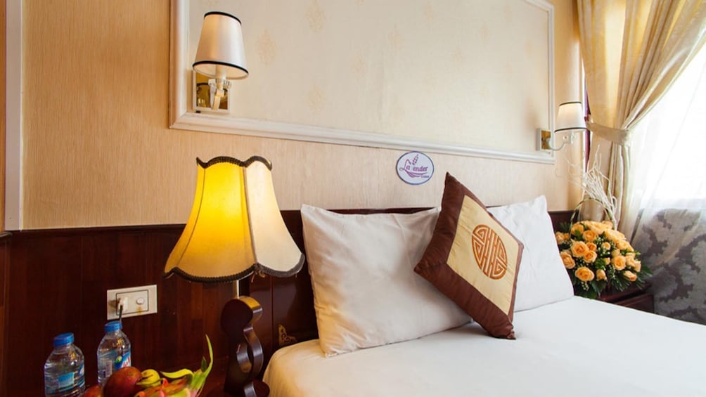 Halong Bay 2-days with Kayaking and Cooking Class