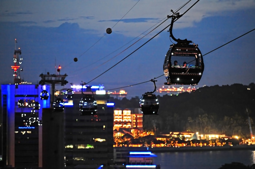 Night view of the Singapore Cable Car

