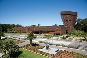 1-Day Hop-On Hop-Off Pass & 2 Museums