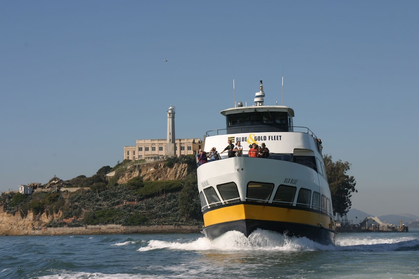 Bus and Boat Adventure (City Tour & Bay Cruise)