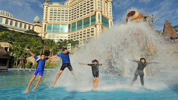 Day Trip Sunway Lagoon With Lunch And Hotel Transfer