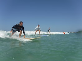 Surf Lesson with a local (beginner, Intermediate, advanced)