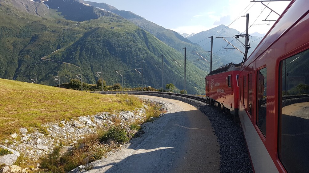 Glacier Express 1-day-tour with private tourguide from Basel