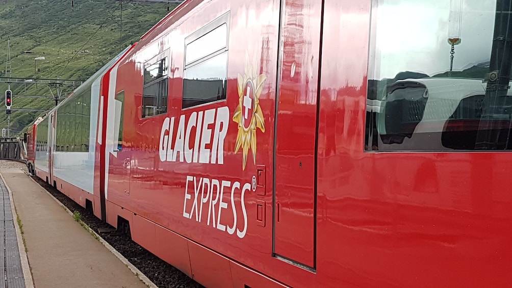 Glacier Express 1-day-tour with private tourguide from Basel