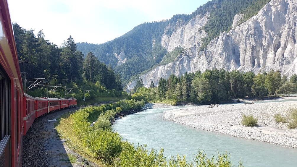 Glacier Express 1-day-tour with private tourguide from Basel