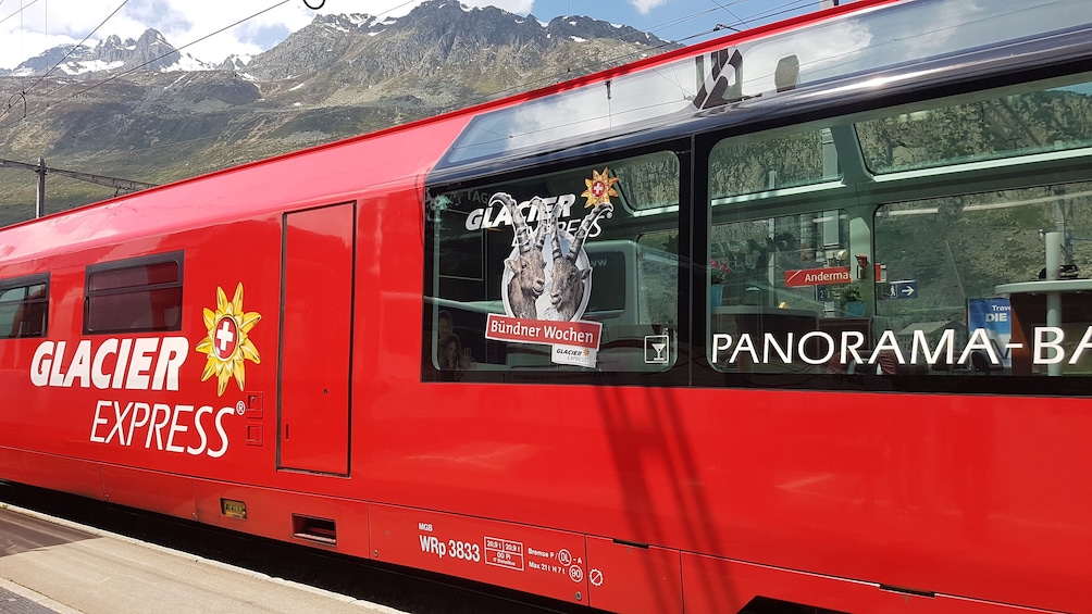 Glacier Express 1-day-tour with private tourguide from Bern
