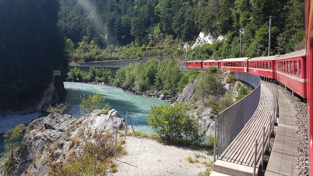 Glacier Express 1-day-tour with private tourguide from Bern