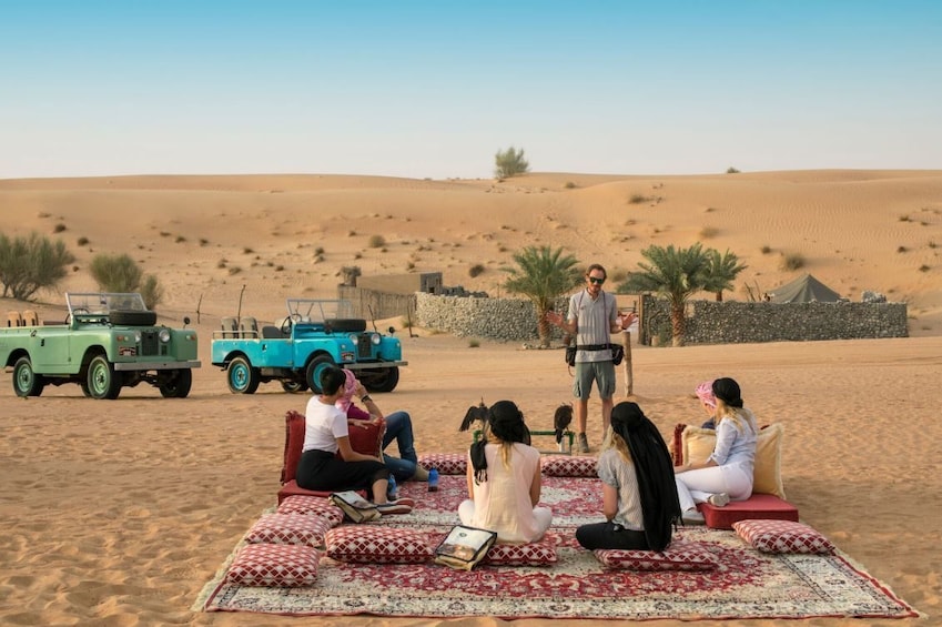 Group and guide in the Dubai Desert Conservation Reserve