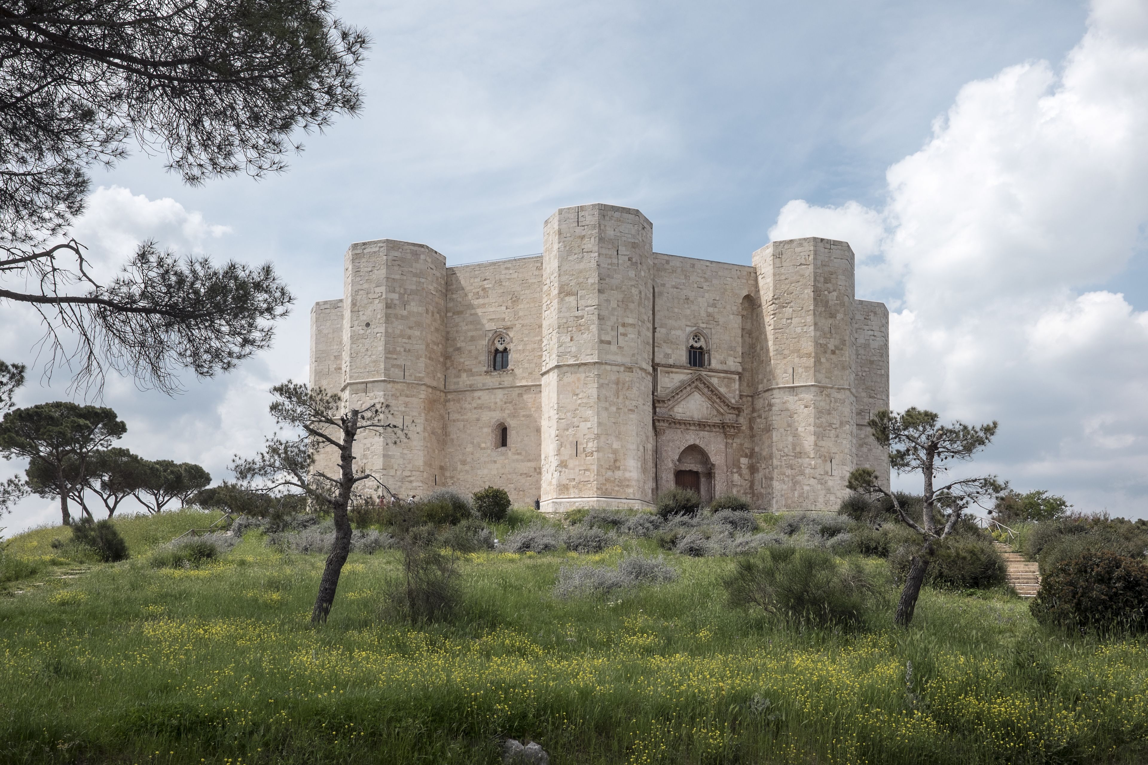 Walking Tour Castel Del Monte