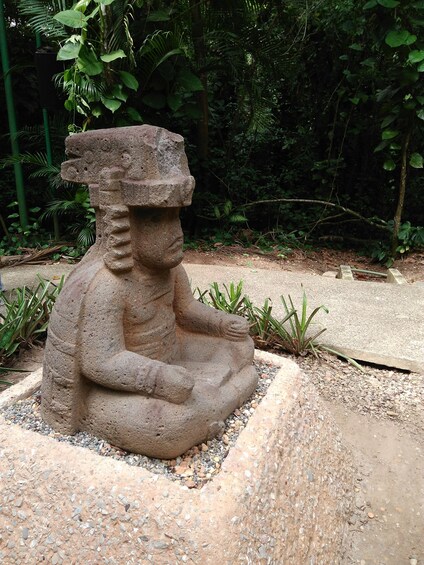 Crosslegged statue at Parque Museo La Venta