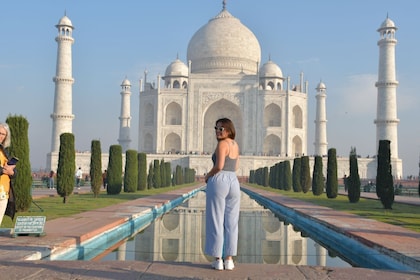 Private Overnight Taj Mahal & Agra Tour from Delhi