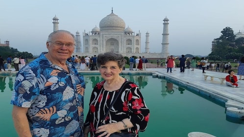 Excursión privada de una noche al Taj Mahal y Agra desde Delhi