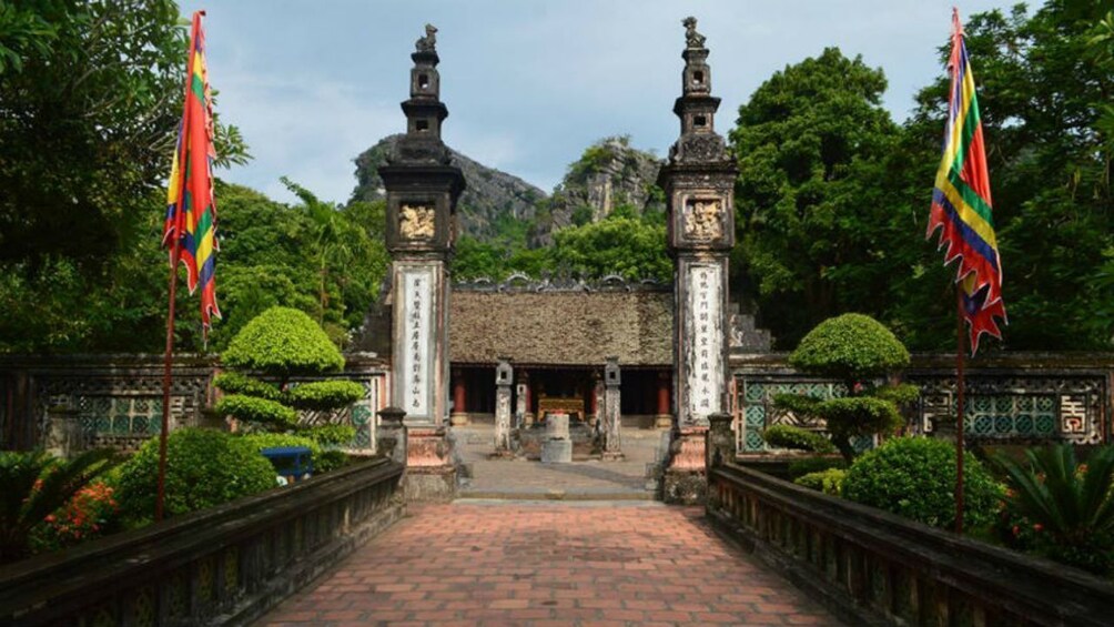 Hoa Lu - Thung Nham Full-day Trip