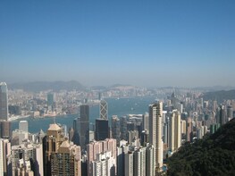 Skip-the-line Peak Tram Ride & Stanley Market Tour