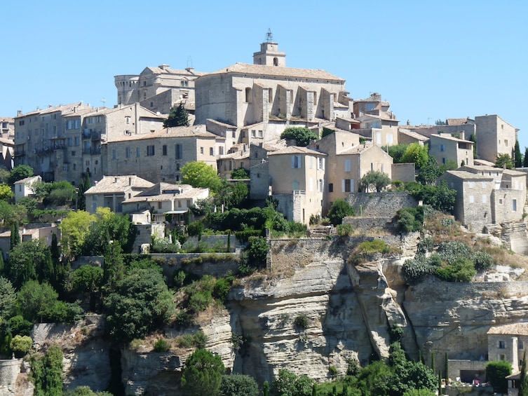 Day view of the village of Gordes