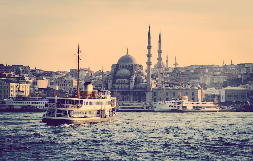 Bosphorus Cruise & Spice Market - Small Group Tour 