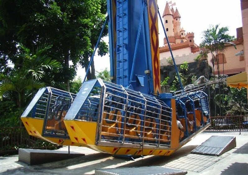 Private Sunway Lagoon Tour (6 Park ticket)