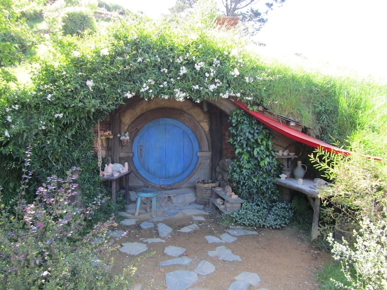 Hobbiton with The Green Dragon Inn & Tauranga Hot Spots