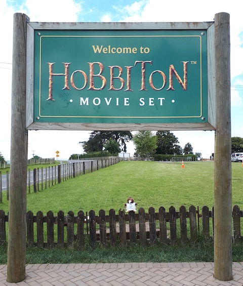 Hobbiton with The Green Dragon Inn & Tauranga Hot Spots