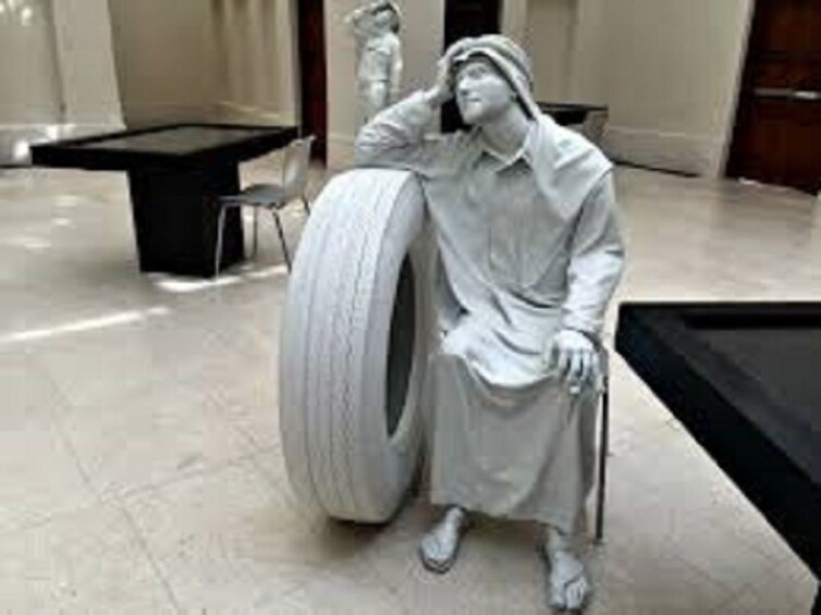 Museum tour in Qatar