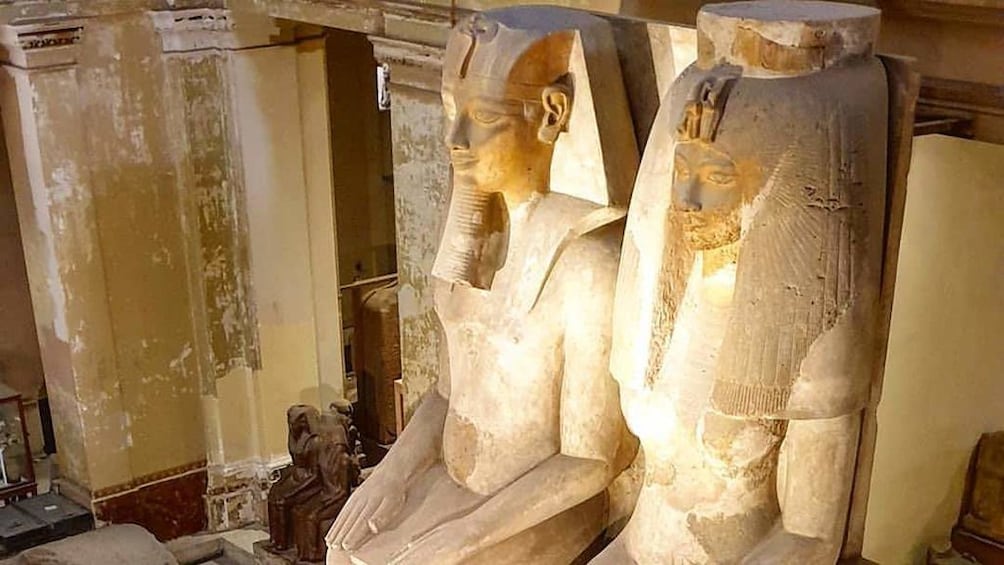 Large male and female pharaoh statues in Egypt