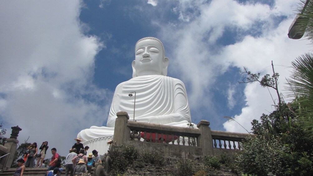 Statue at Linh Ung Ba Na Pagoda
